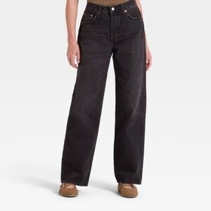 Women’s  90s mid rise relaxed Straight  leg.   Black Jeans.   Size 4